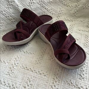 Clarks Burgundy Beaded Fabric Sandals 7.5
